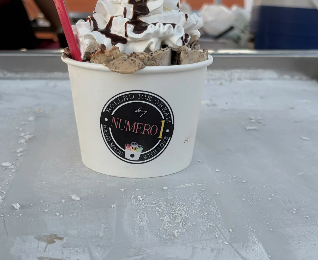 Rolled ice cream preparation